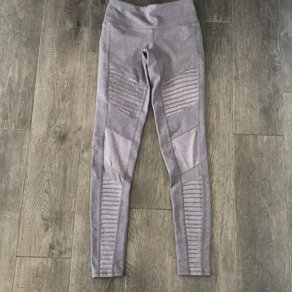 NWOT Alo moto leggings